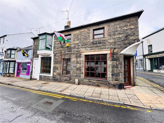 End of terrace house for sale