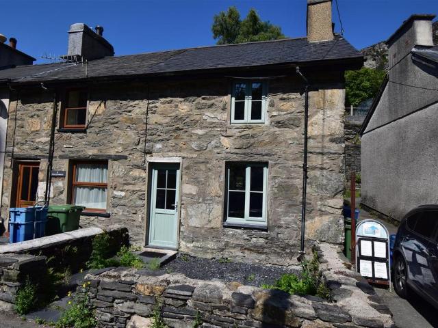 End of terrace house for sale
