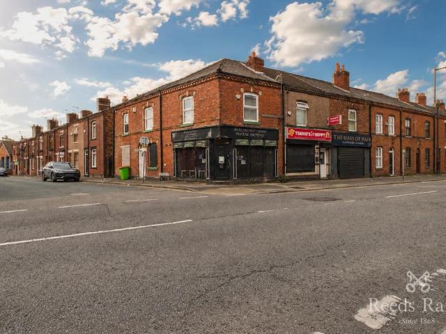 End of terrace house for sale