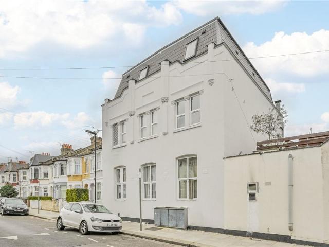 9 bedroom end of terrace house for sale