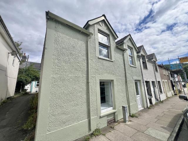 End of terrace house for sale