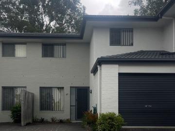 End Lot Entertainer in Riverhills