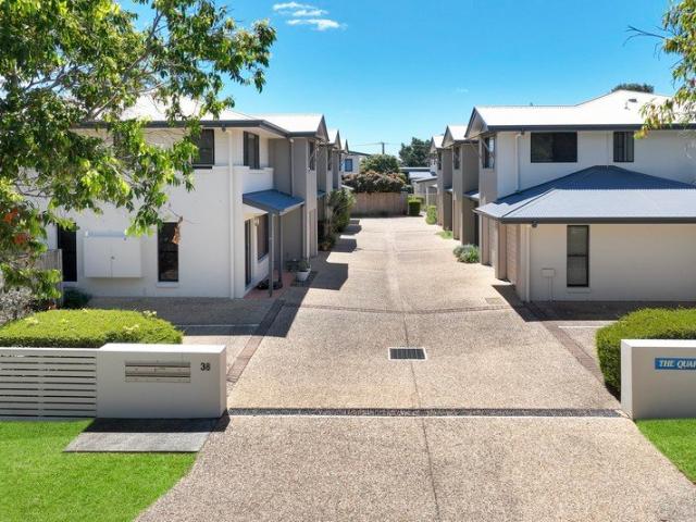 End Position, Huge Courtyard & A Lifestyle To Love