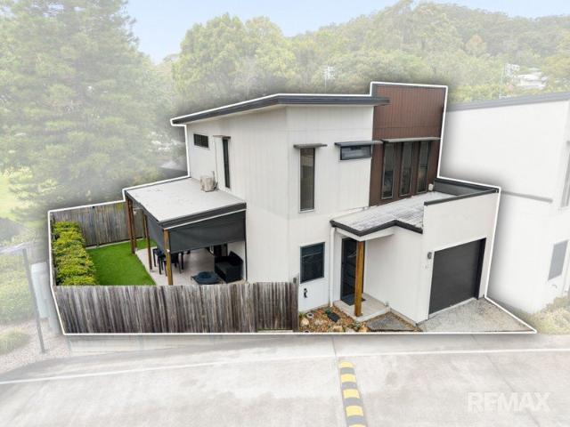 End Row Privacy with a North Facing Courtyard
