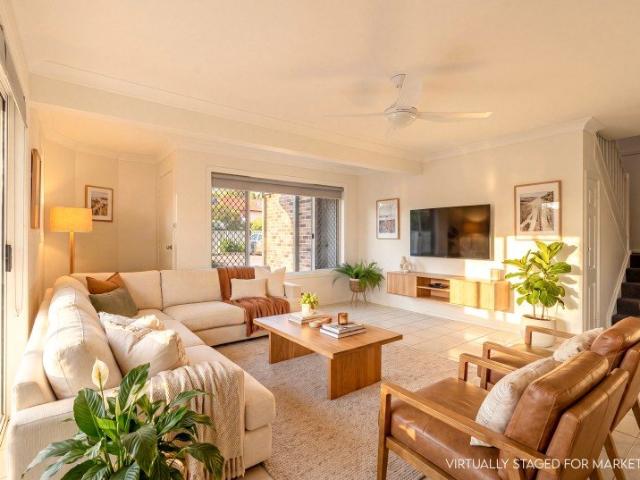 End Townhouse in Prime Elanora Location