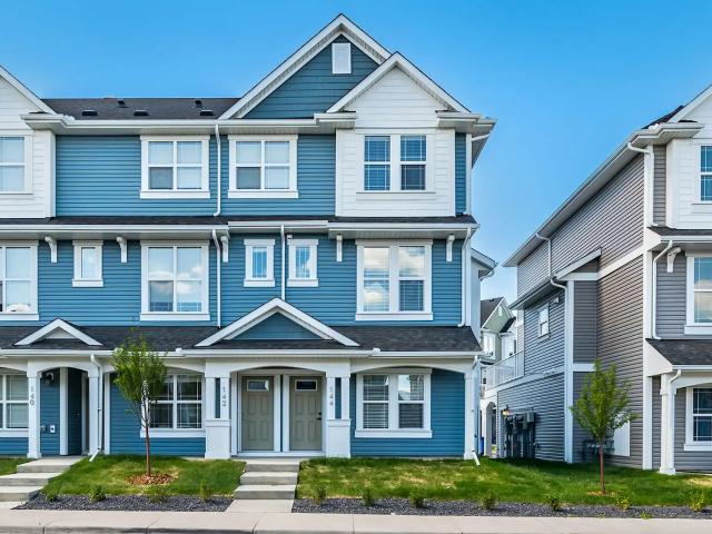 END UNIT | 3 BEDS | 3.5 BATHS | DB GARAGE & DRIVEWAY | CLOSE TO SCHOOLS