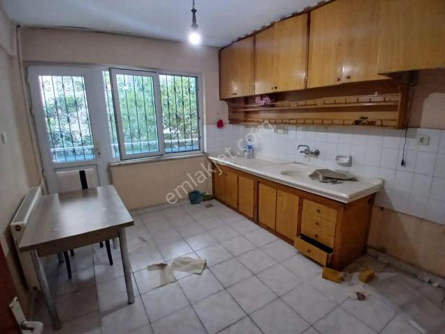 Ender Uysal Gayrimenkulden Üniversiteye Çok Yakın 3+1 Balkonlu Kiralık Apart