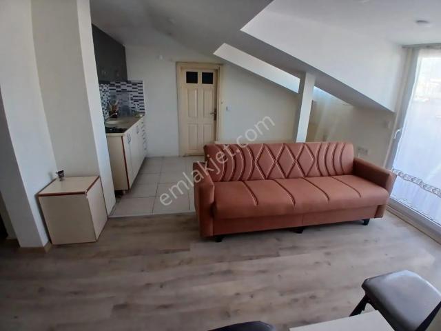 Ender Uysal Gayrimenkulden Asmalıevlerde 1+1 Çatı Katı Kiralık Daire