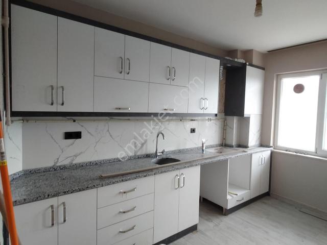 Ender Uysal Gayrimenkulden Bursa Caddesinde 3+1 İçi Yeni Tadilatlı Kiralık Daire.