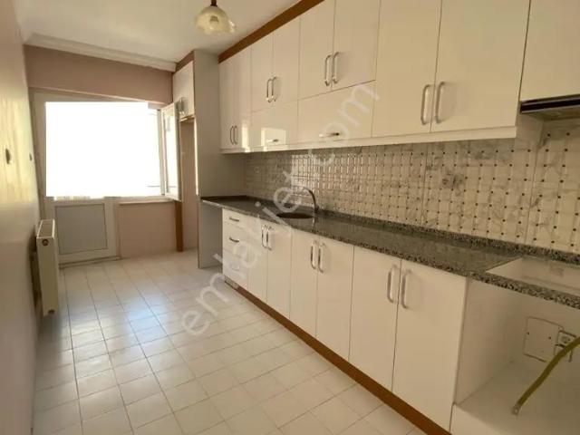 Ender Uysal Gayrimenkulden Fesleğende 3+1 Geniş Kiralık Daire.