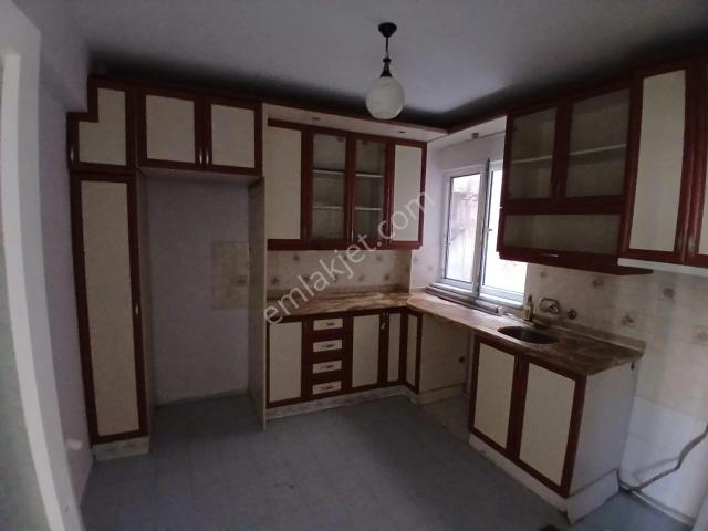 Ender Uysal Gayrimenkulden Foruma Komşu Satılık 2+1 Daire.