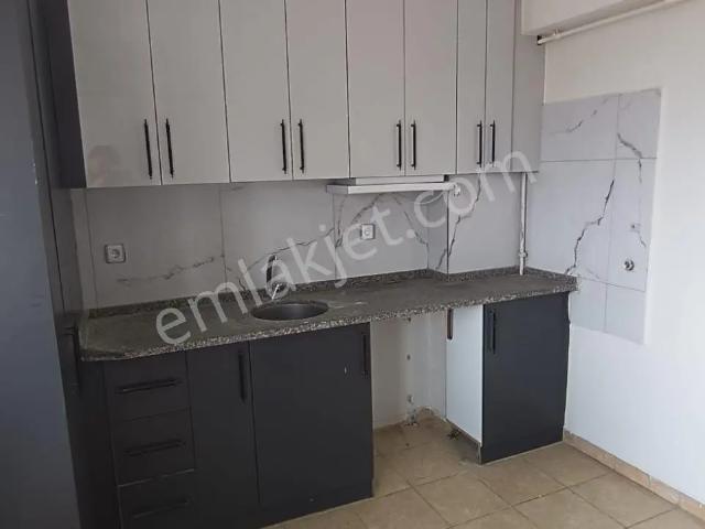 Ender Uysal Gayrimenkulden Kınıklı Bursa Caddesinde Satılık Asansörlü 2+1 Uygun Daire.