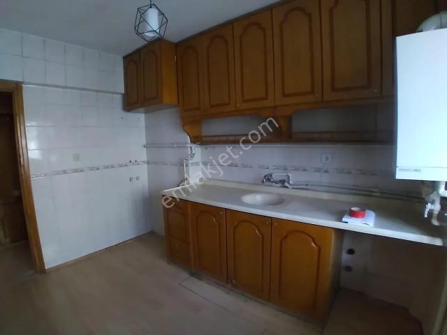 Ender Uysal Gayrimenkulden Kınıklı Da Foruma 1 Dakika Kiralık Asansörlü Arakat Daire.