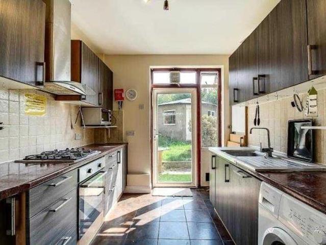 Endersleigh Gardens 5 Bedrooms Detached House