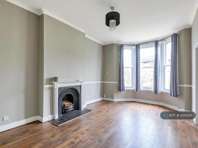 Endlesham Road, London, SW12 1 bed flat to rent £2,150 pcm £496 pw