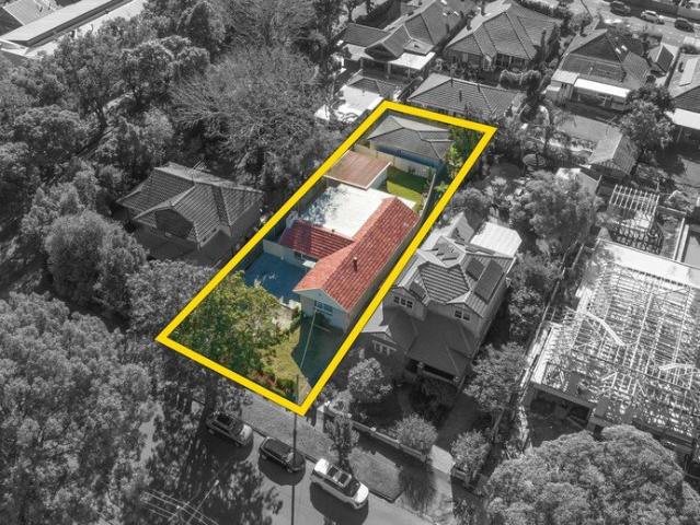 Endless Opportunity: Multi Gen Home, Savvy Investment: Convenient, Low Maintenance Living Approximately 500m to Station