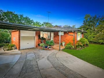 Endless Opportunity: Blue Ribbon Address, Ideal Block Walk to Everywhere Location