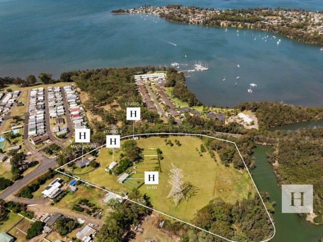 Acreage Lifestyle On The Shores Of Lake Macquarie