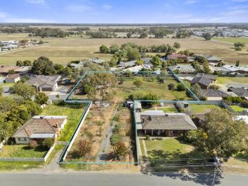 Endless opportunities on a expansive parcel of land