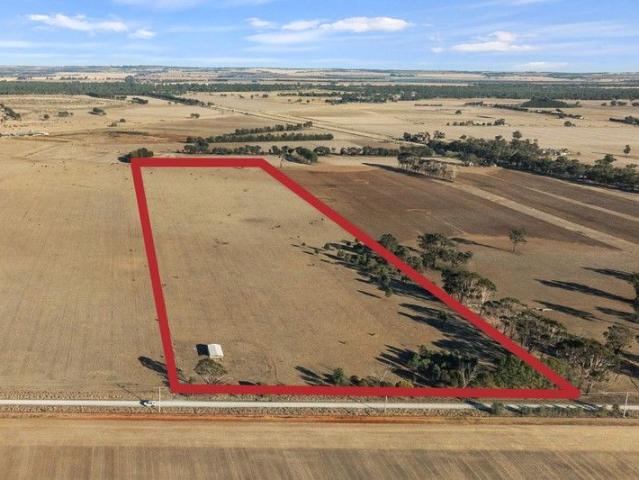Endless Possibilities on 34 Acres Ideal Grazing, Cropping or Getaway Property