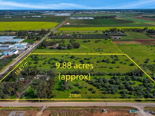 Endless Possibilities on Broadacres Drive!