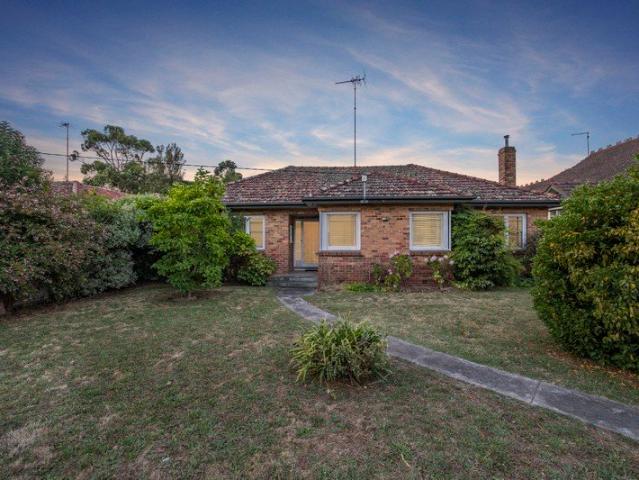 Endless Potential in a Blue Chip Lake Wendouree Location