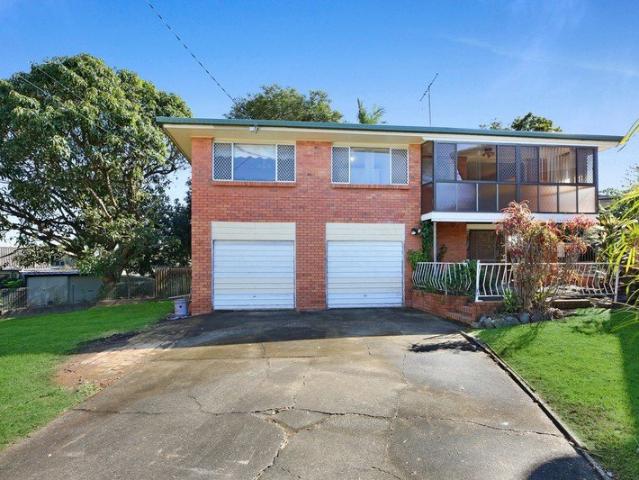 Endless Potential in a Blue Chip Southport Cul de Sac. Renovate, Rebuild or Reimagine