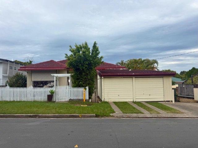 Endless Potential in a Convenient Ferny Hills Location!
