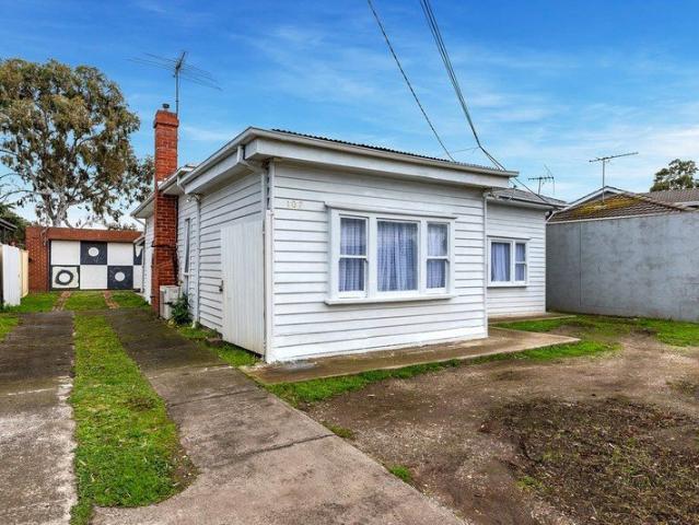 Endless Potential in a Prime Deer Park Location