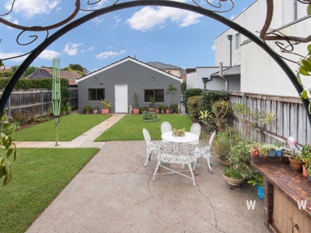 Endless Potential in a Prized Bayside Locale