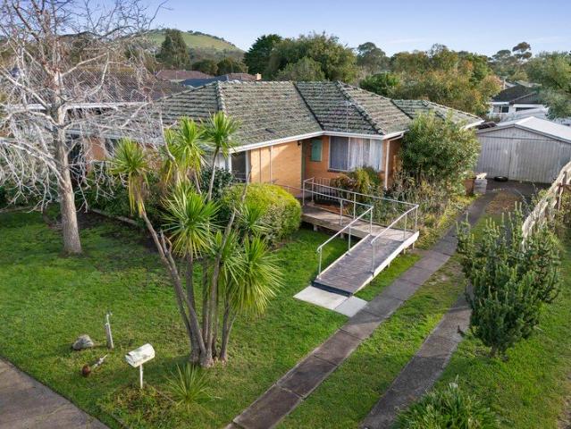 Endless Potential on 677m²: One Owner, Infinite Opportunities!