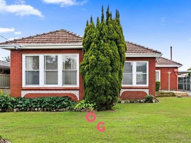 Endless Potential on a Huge 923sqm Prime Location, One Owner Home!