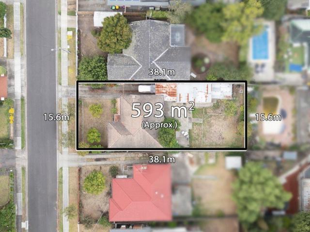 Endless Potential on a Prime 593m² Oak Park Allotment