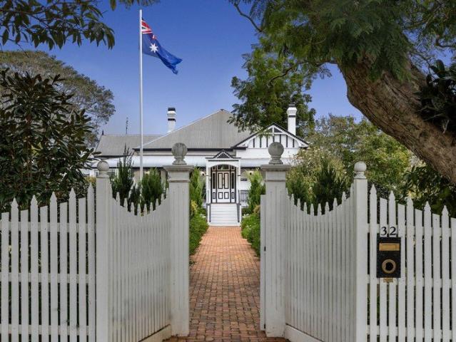 Endlich A Landmark Federation Queenslander of Scale, Character & Prestige