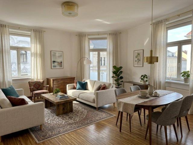 Endlich Eigentum Familienwohnung mit kleinem Balkon in U6 Nähe