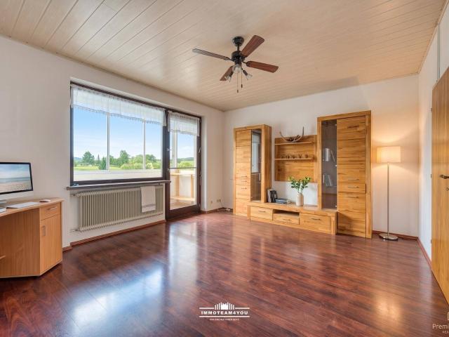 Endlich ein eigenes Zuhause: Gemütliche 2 Zimmer Wohnung mit sonniger Loggia und Mietgarage in Timelkam!