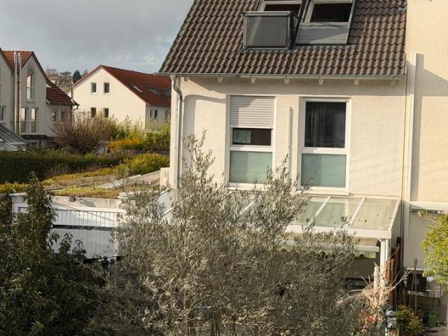 Endreihenhaus mit Garten, Garage, Kamin, Klimaanlage, uvm