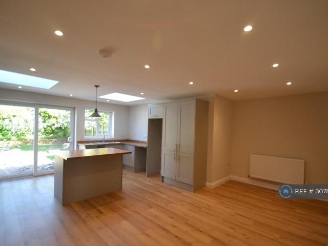 Endsleigh Gardens, Upton, Chester, CH2 3 bed semi detached house to rent £1,850 pcm £427 pw