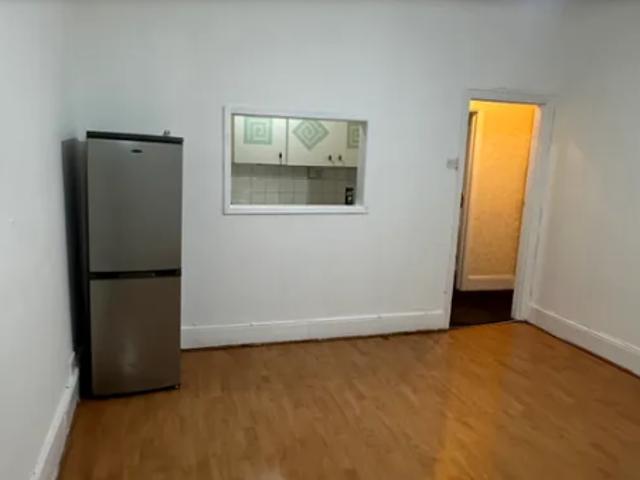 Endsleigh Gardens, Ilford IG1, 2 bed flat to rent, £1,500 pcm | PrimeLocation