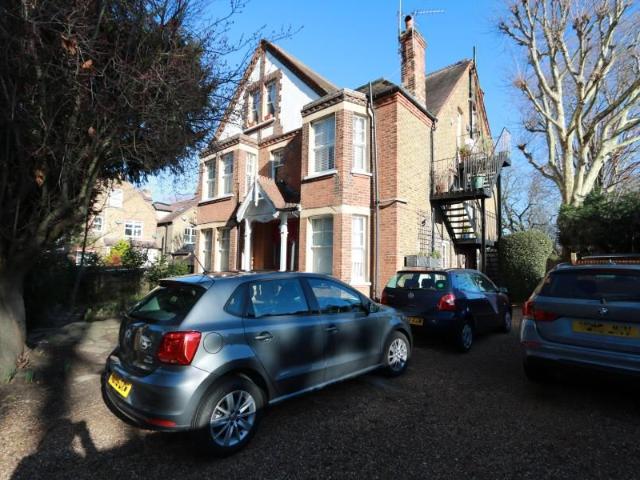 Endsleigh Gardens, Surbiton KT6, 1 bed flat to rent, £1,700 pcm | PrimeLocation