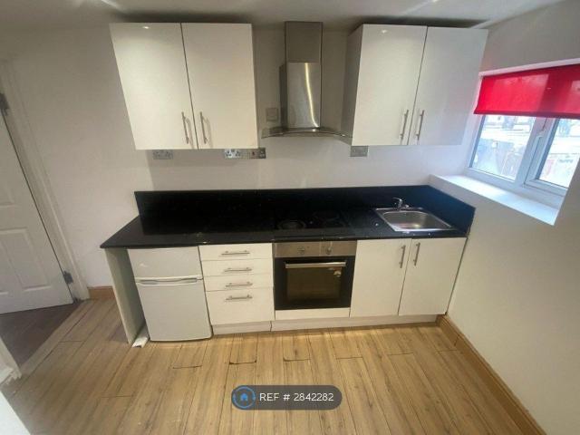 Endsleigh Road, Bedford MK42, 2 bed flat to rent, £1,000 pcm | PrimeLocation