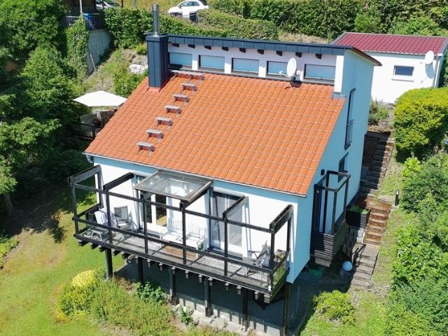 Energetisch modernisiertes Architektenhaus in attraktiver Lage mit tollem Grundstück, Balkon und Terrasse