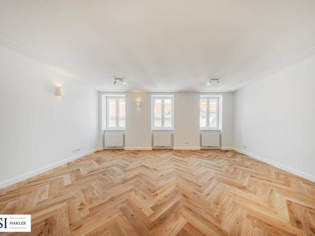 Energetisch revitalisierter Altbau: Hochwertige 4 Zimmer Wohnung mit Balkon in zentraler Lage