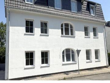 Energetisch saniertes Mehrfamilienhaus, moderne Ausstattung, große Garage, Photovoltaik