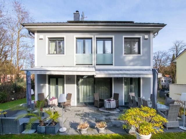 Energieeffiziente Familien Villa in Wannsee am Wald mit 7 Zimmern