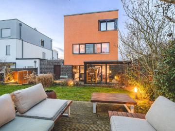 Energieeffizientes Einfamilienhaus mit familienfreundlichem Grundriss in naturnahem Wohnumfeld