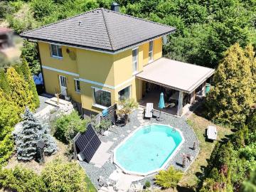 Energieeffizientes Einfamilienhaus in erhöhter Aussichtslage mit Pool