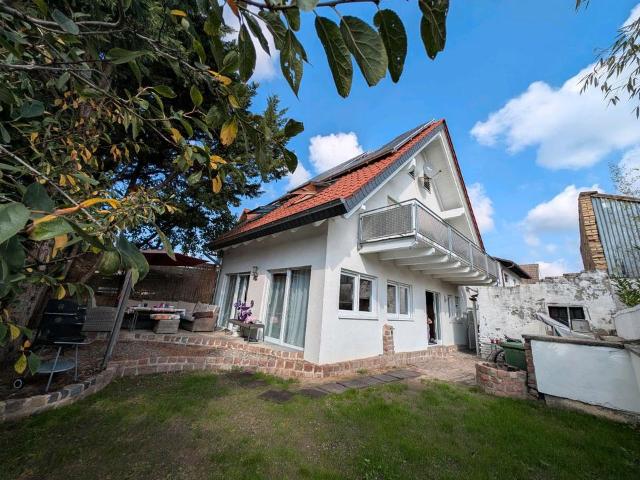 Energieeffizientes Einfamilienhaus in ruhiger dritter Reihe