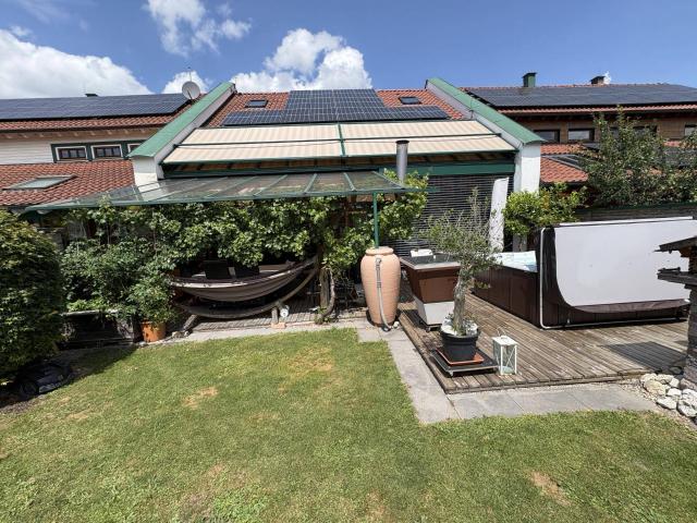 Energieeffizientes Reihenhaus mit PV Anlage + Speicher gepflegter Garten