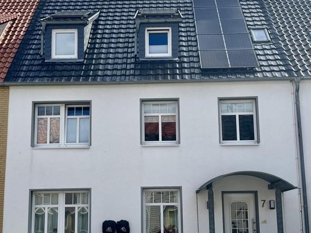 Energieeffizientes Reihenmittelhaus mit PV Anlage und vermieteter Einliegerwohnung